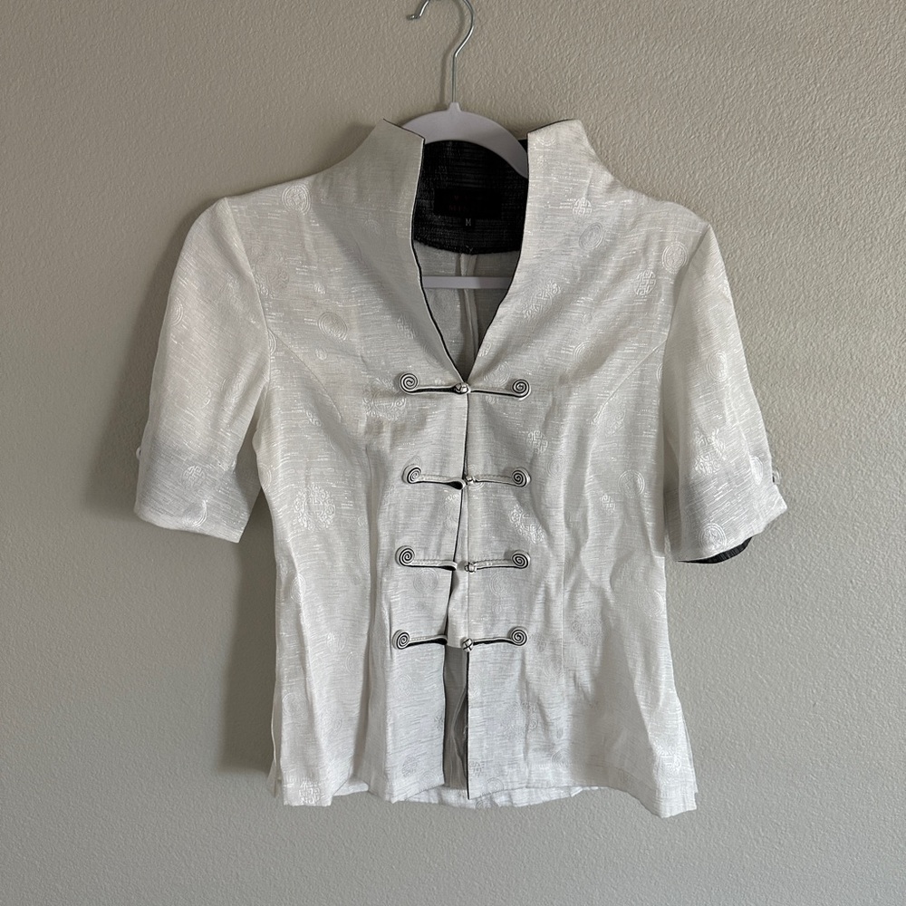 Miniye Women’s size Medium Shirt